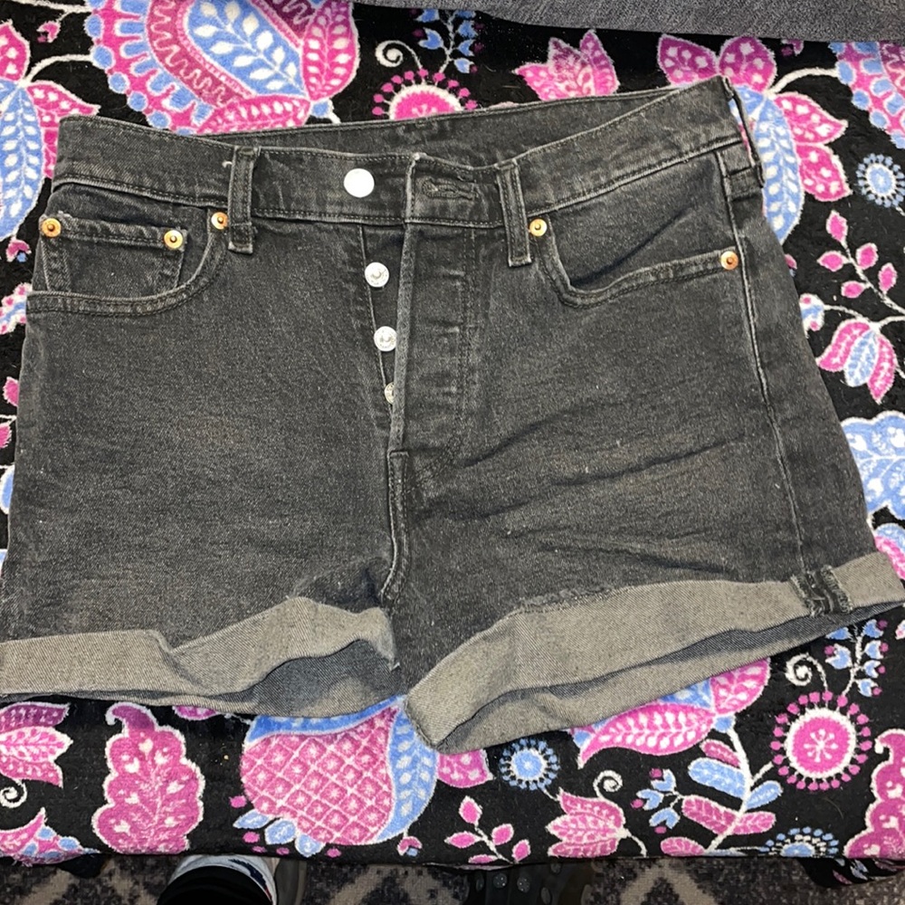 Black Levi women’s shorts size 29